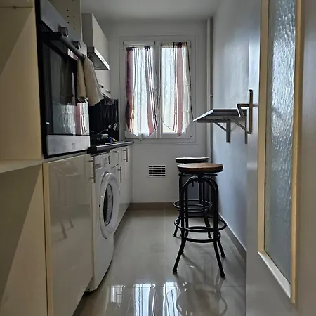 Proche Aeroport Apartment *