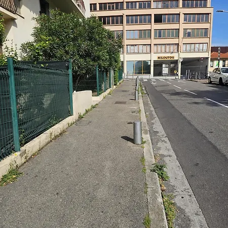 Proche Aeroport Apartment *